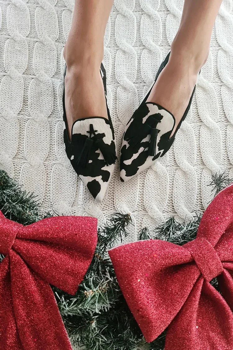 GIULIA | Refined pointed loafers with elegant decorative tassels